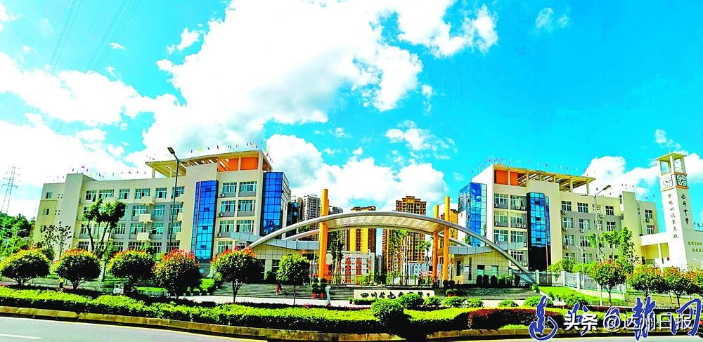 原来你是这样的人初一作文,达州中学是国家级示范中学吗