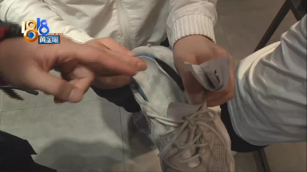 阿迪正品鞋垫上的logo穿了2天掉了,阿迪鞋垫logo几天就掉了是正品吗