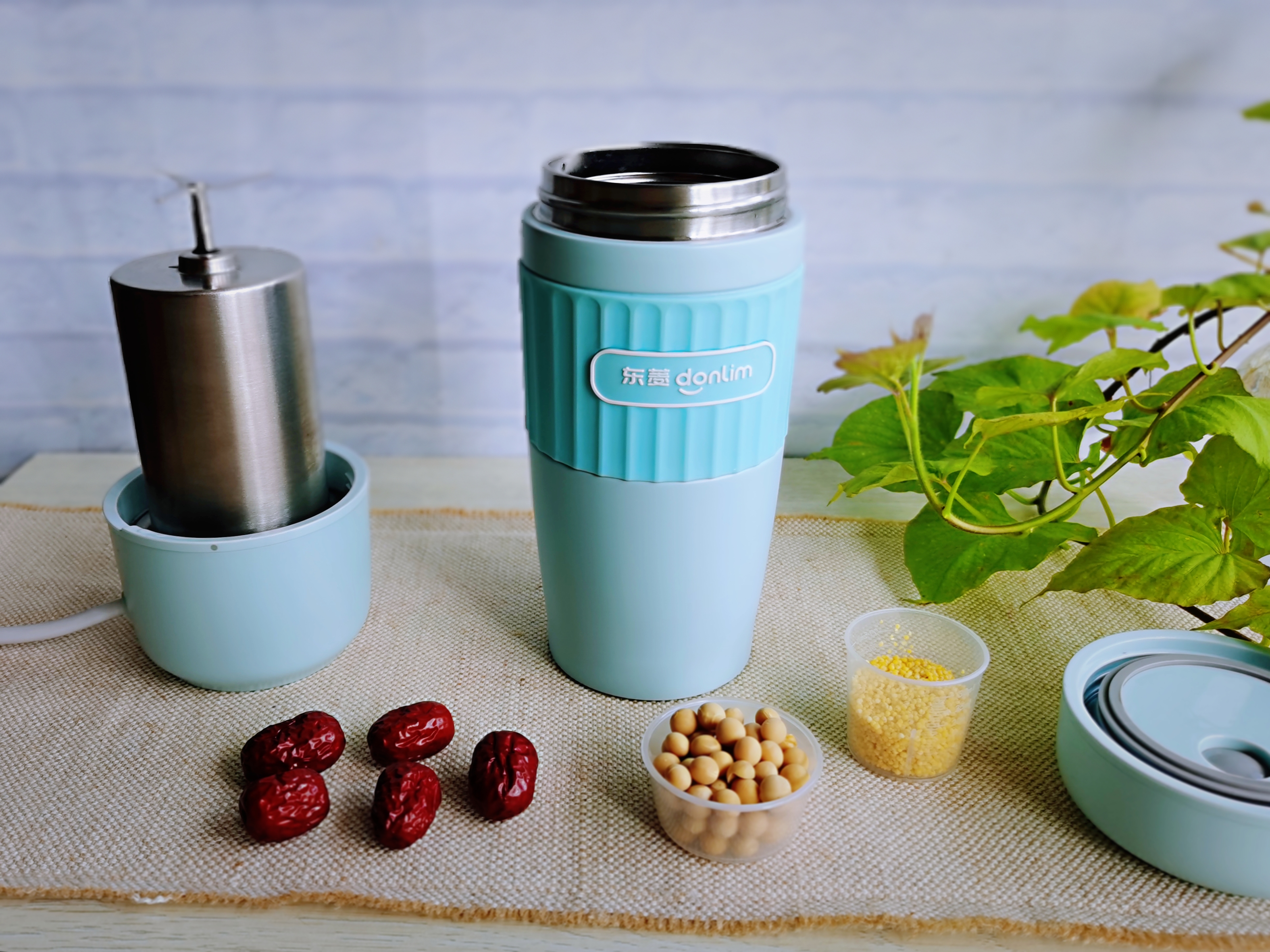 这个网红全能小杯一键搞定红枣豆米糊，开盖即饮，一杯元气满满