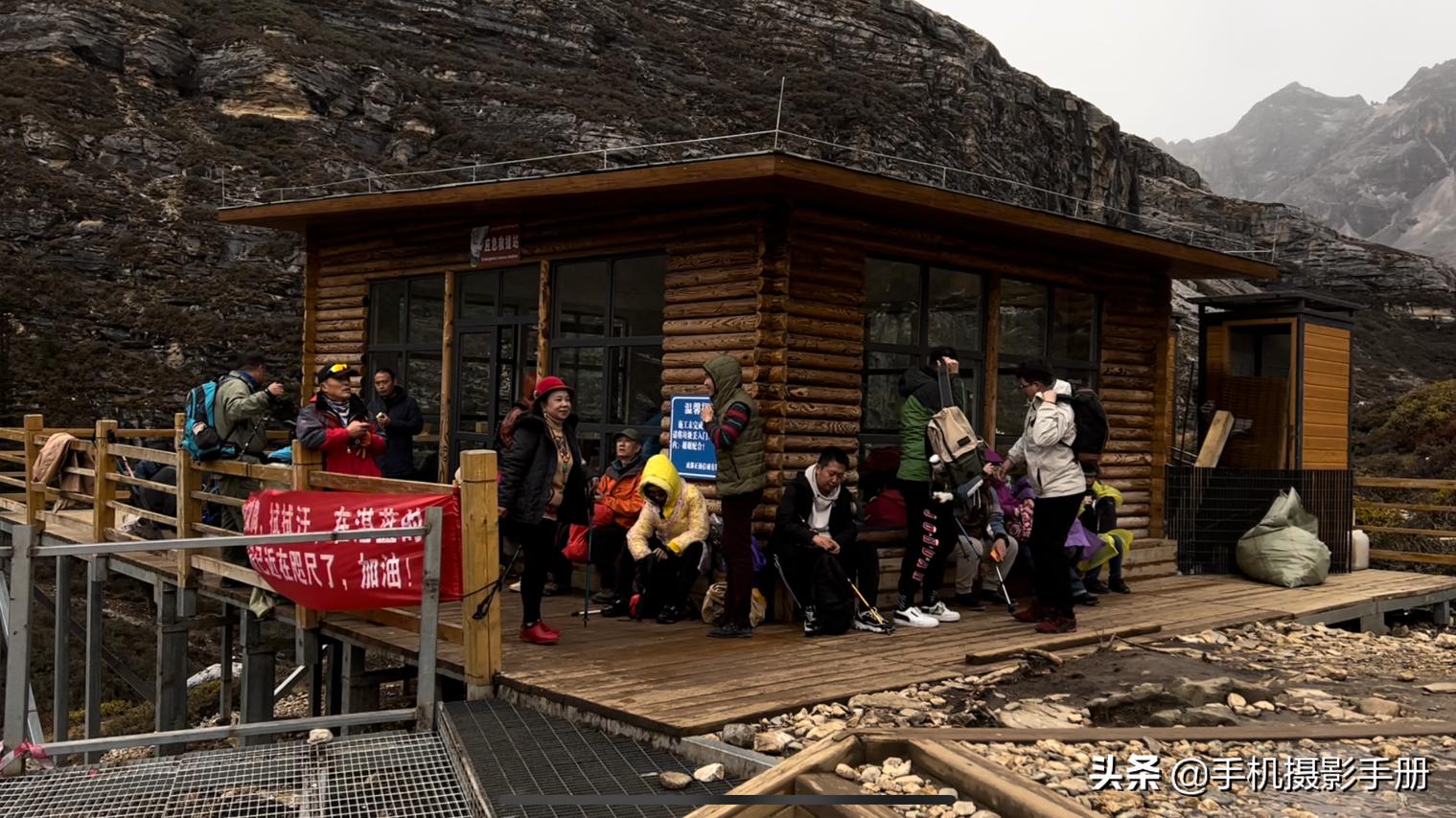 稻城亚丁星球最后一块净土,稻城亚丁的蓝色星球