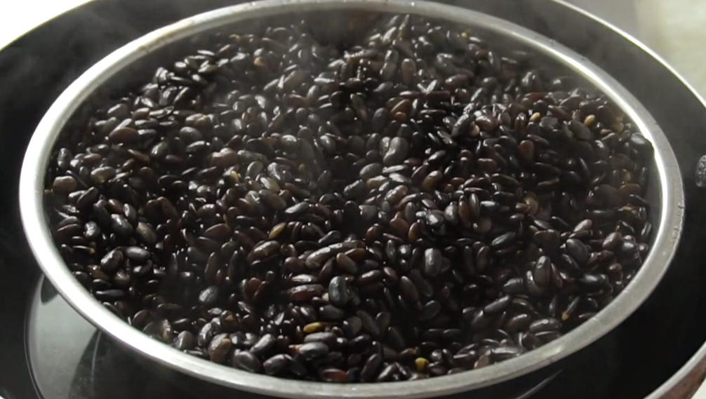 夏天黑豆这样吃,夏天黑豆浆配什么吃最好