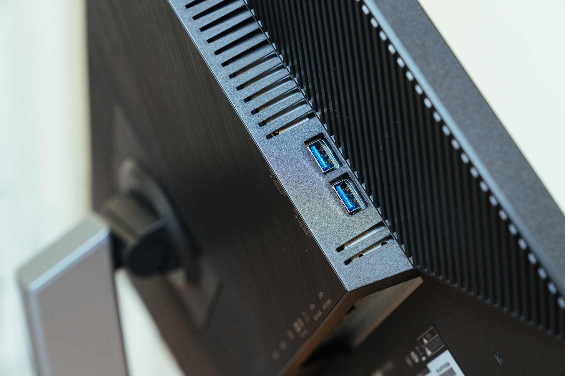 华硕创艺国度显示器买27还是32,华硕proartpa279cv显示器缺点