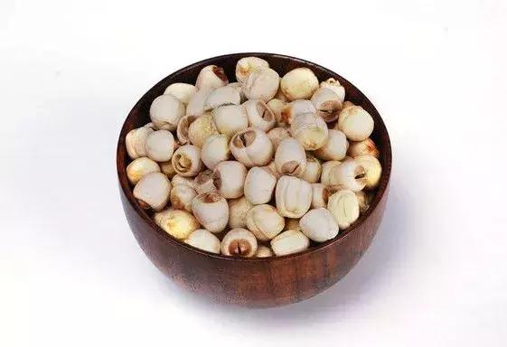 心火大心烦喝点莲子心茶去烦,五心烦热失眠可以喝莲子心茶吗