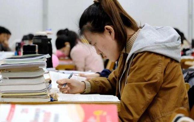 学硕和专硕的差距有多大,学硕和专硕哪个更累一点