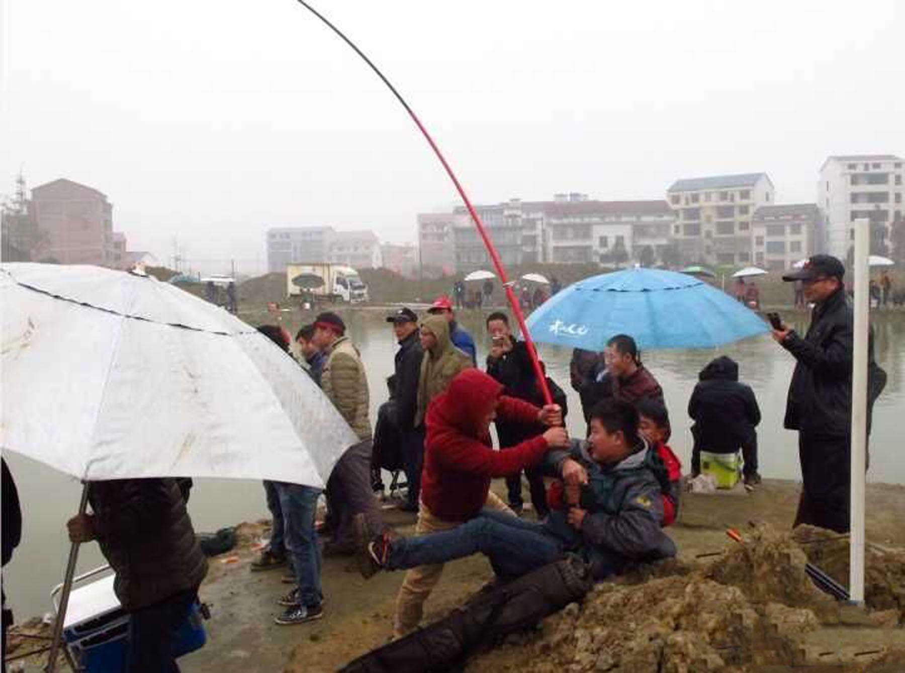 哪些鱼竿上全是饵料,钓鱼装备中高端鱼竿推荐