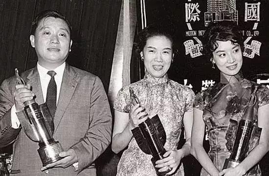 捡了遍地六便士,捡了六便士