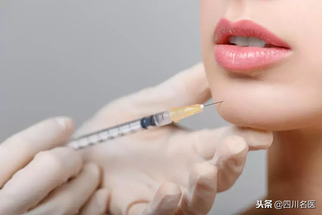 小伙打了瘦脸针,男生打女生瘦脸针