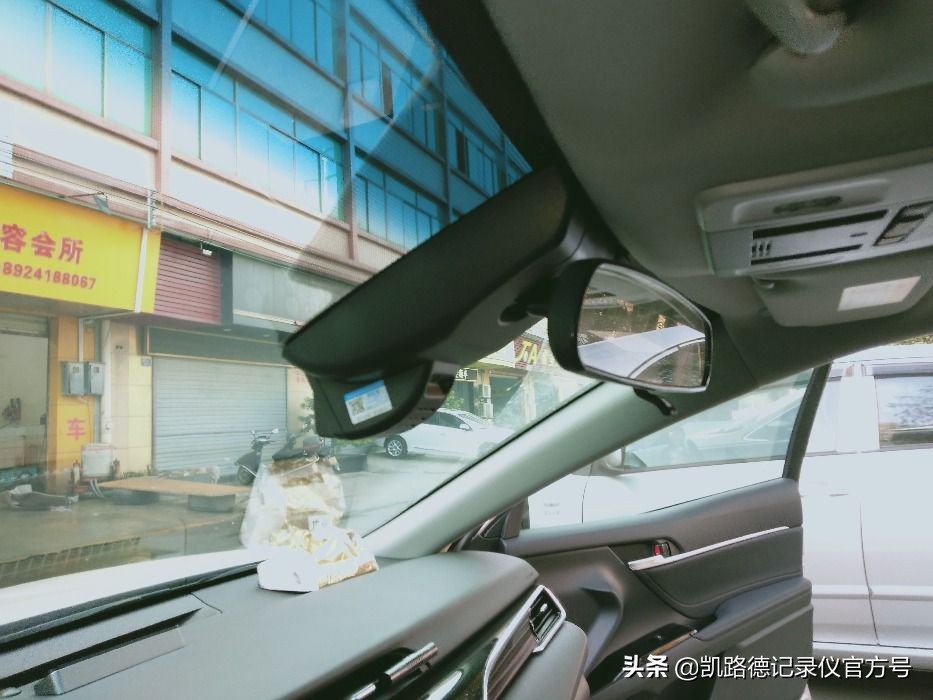 丰田凯美瑞专用行车记录仪,阅读灯取电不用走线,海思芯片很强大