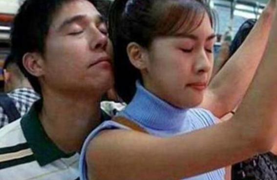 妈妈，同桌老是摸我，高情商妈妈的做法，将影响孩子一生