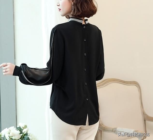 消费者永远喜爱最时尚黑白经典，成为韩国女装界的时尚焦点