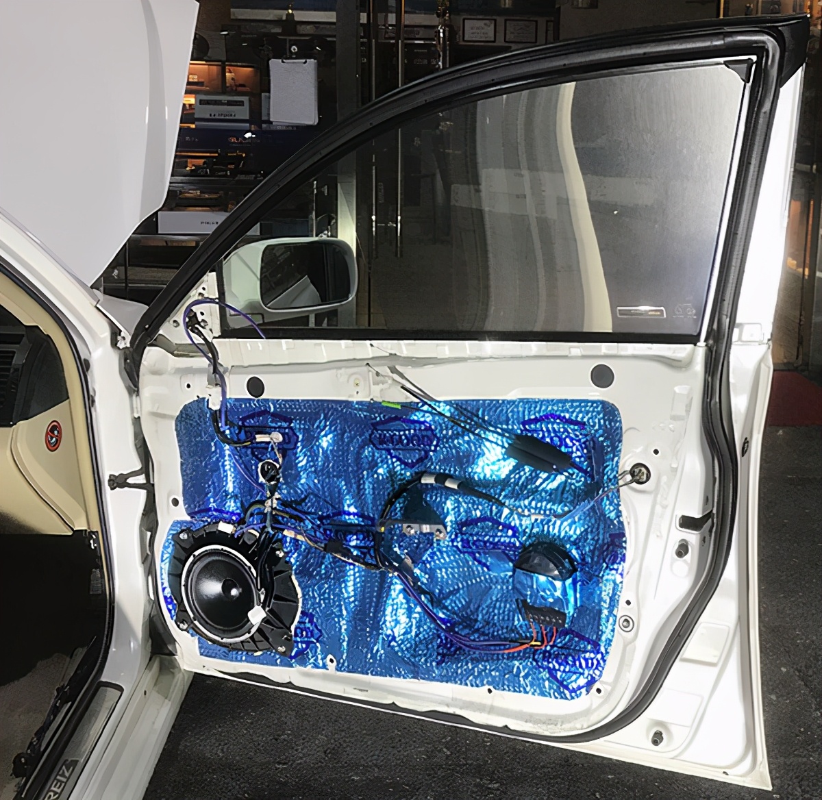 东成丰田锐志音响改装案例,锐志改装二手汽车音响店