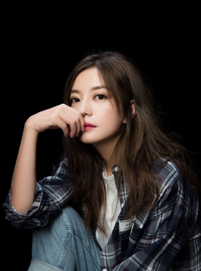 赵薇现场秀视频完整版,赵薇紧身裤穿搭