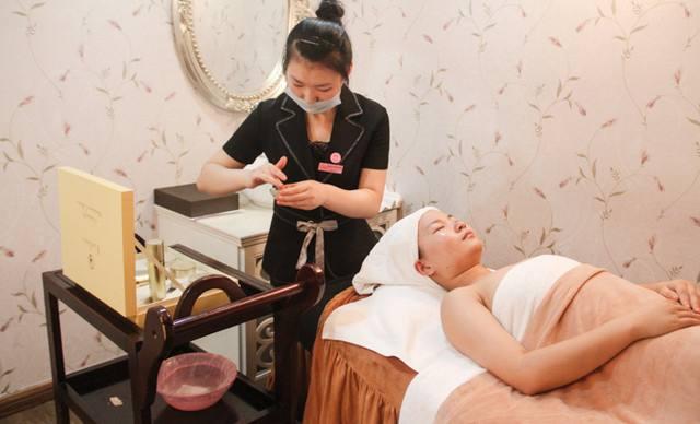 纹眉毛假不假,纹眉毛是不是纹贵的就不会变色