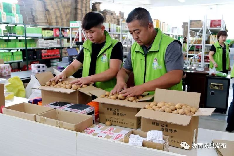 我叫成县，这是我2019年的自拍照~