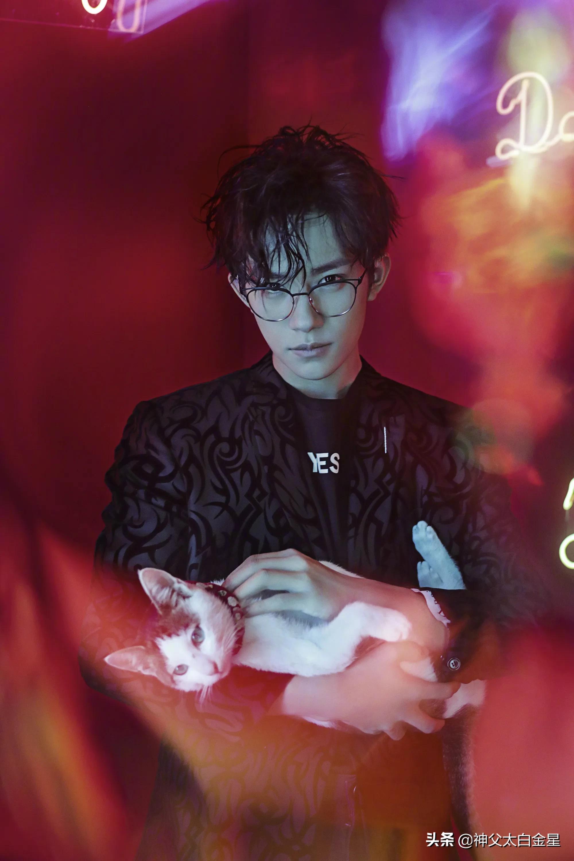 超帅混剪易烊千玺,易烊千玺肖战谁帅