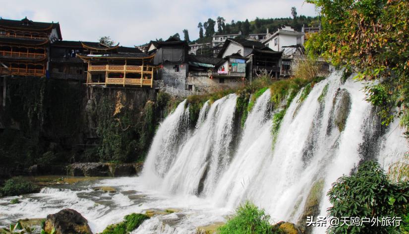 芙蓉镇一座挂在瀑布上的千年古镇,瀑布上的千年古镇芙蓉镇