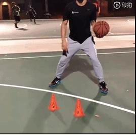 欧文风骚变向撕裂防守,欧文变向过的球星