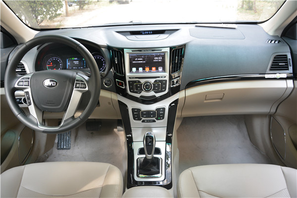 比亚迪e5400试驾,比亚迪e52017和2016款的区别