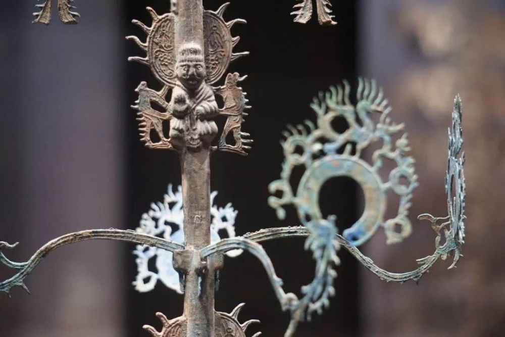 川蜀特产青铜摇钱树究竟有何用途,祭祀、陈设、还是明器?