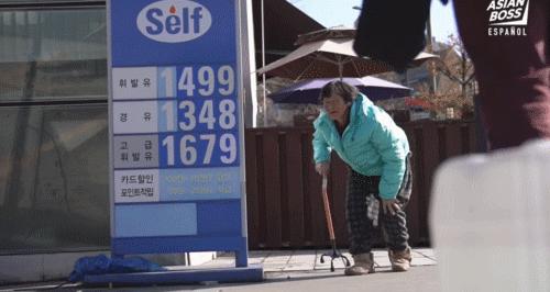 82岁老妇住地下室五年，家中垃圾堆成山，3天时间变幸福安乐窝