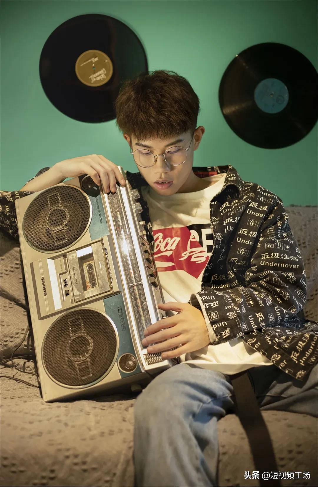 专访|靠演沙雕总裁，95后达人狂揽500万粉丝，旧梗新造怎么用？