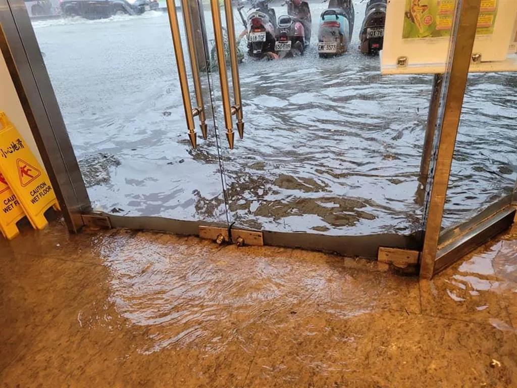 不下雨也漏水原因,不下雨还漏水