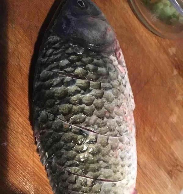 鱼刺卡喉咙小妙招不用去医院,鱼刺卡喉咙一招搞定不去医院