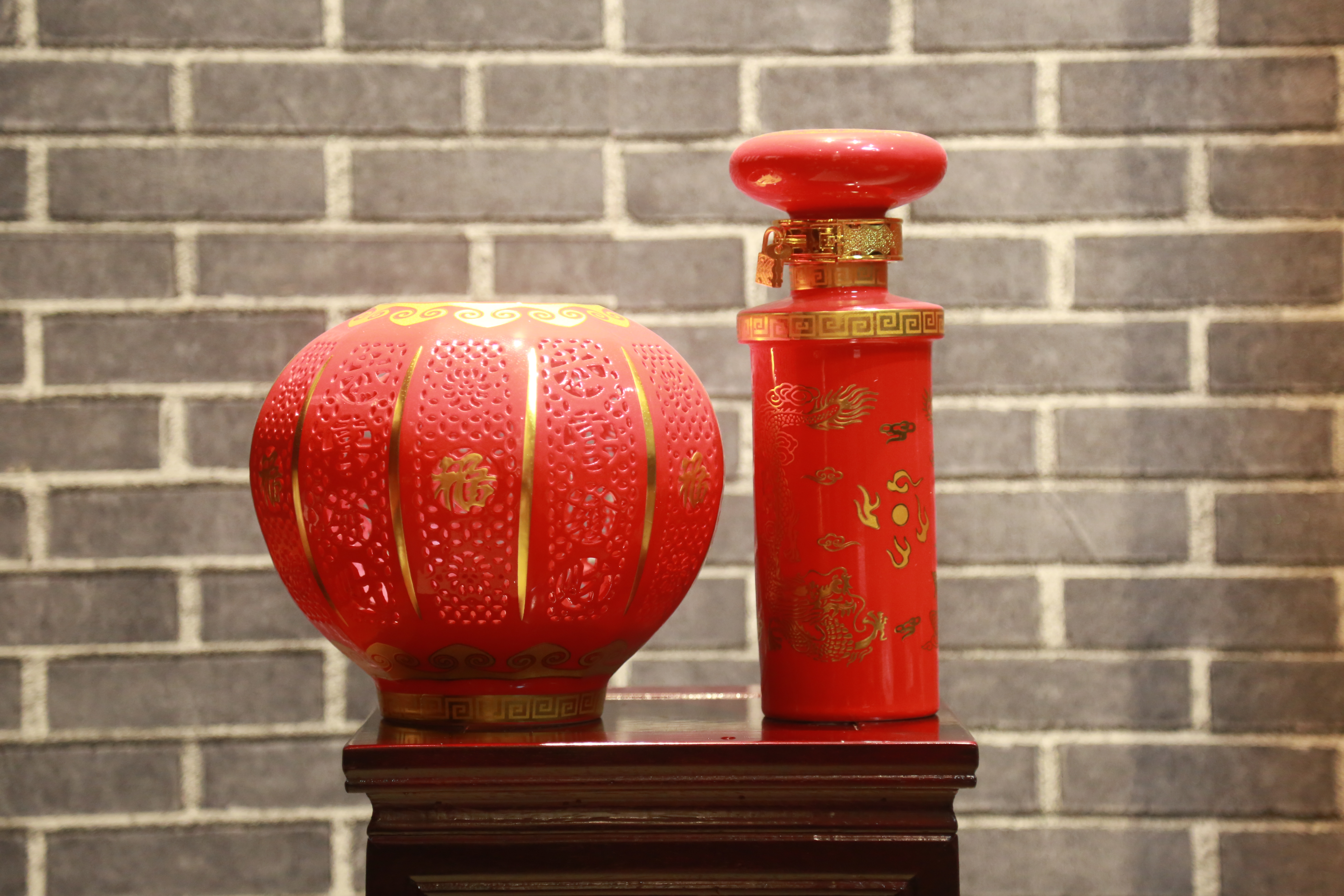 千册案卷诗煮酒，书简笔艳叹城垣——90后和他的佛系酒庄