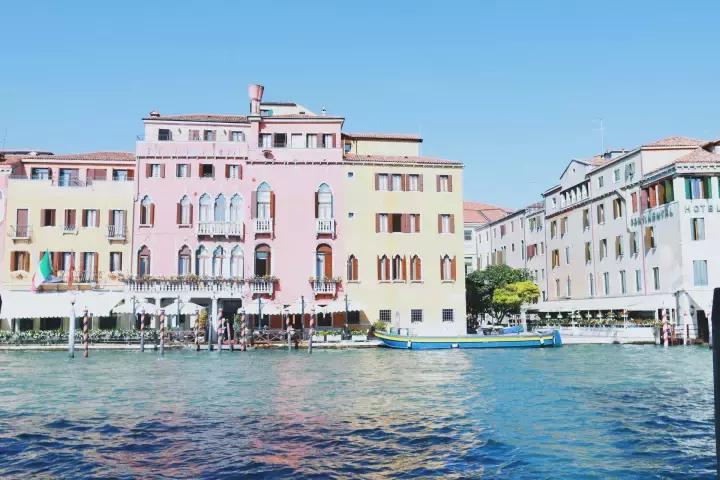 意大利秋季穿衣搭配,一周法式衣服搭配图片