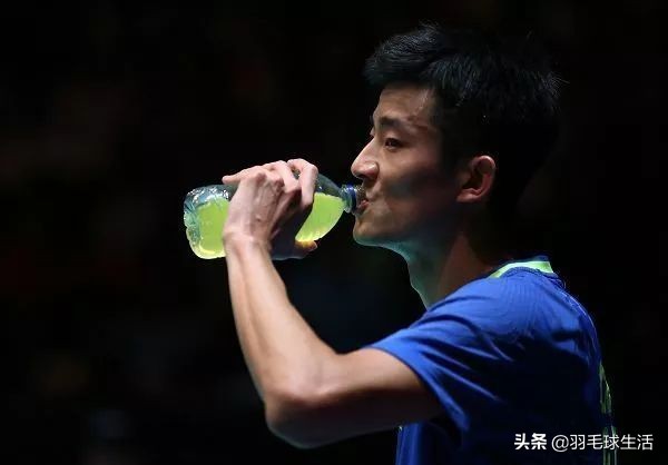 打球出汗如何补,打球出汗后怎样补水才是科学的