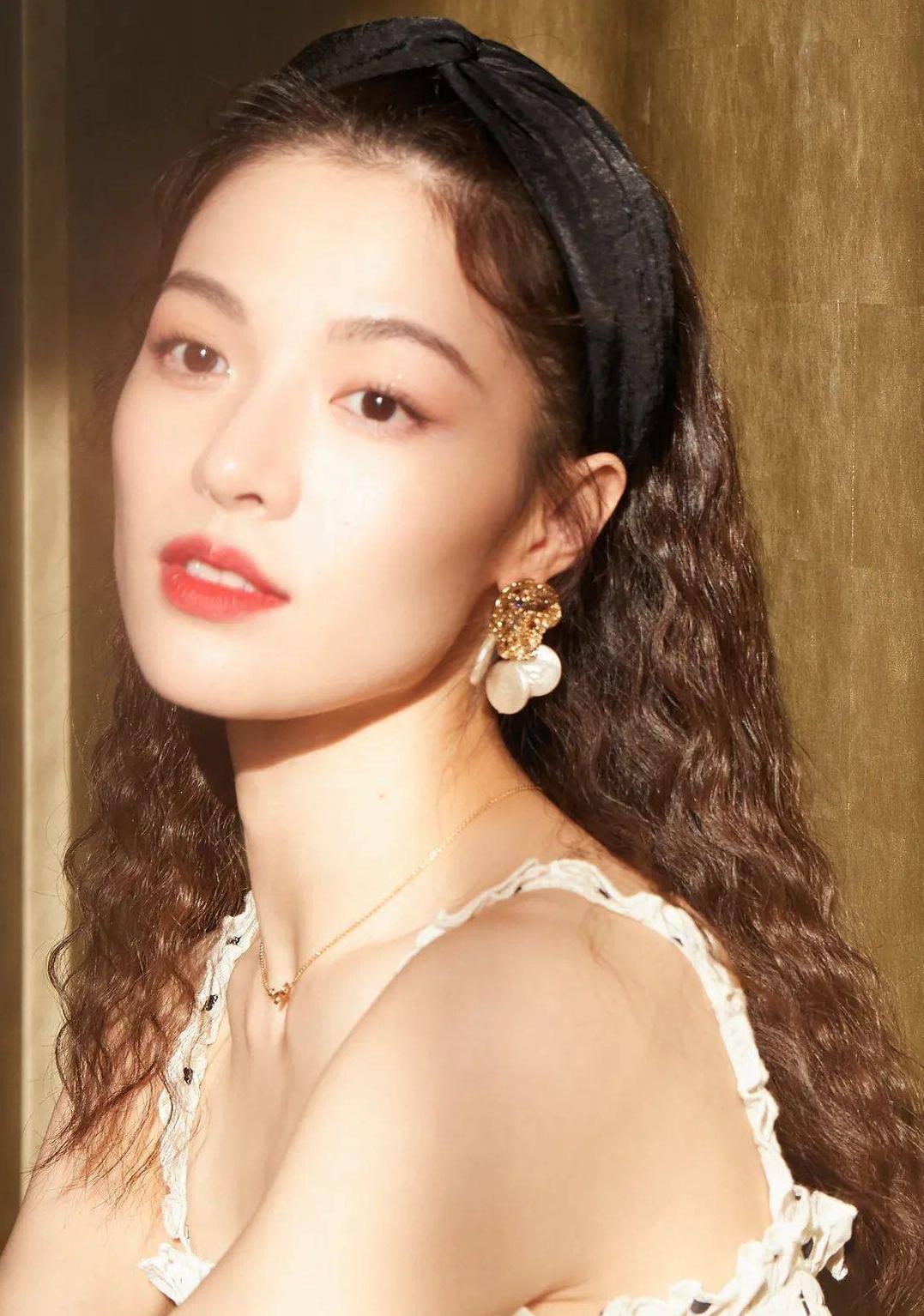 发带带来女神气质,明星戴过的发带