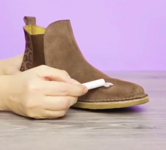 绒面鞋油渍怎么去除,怎样去掉绒面鞋上的油