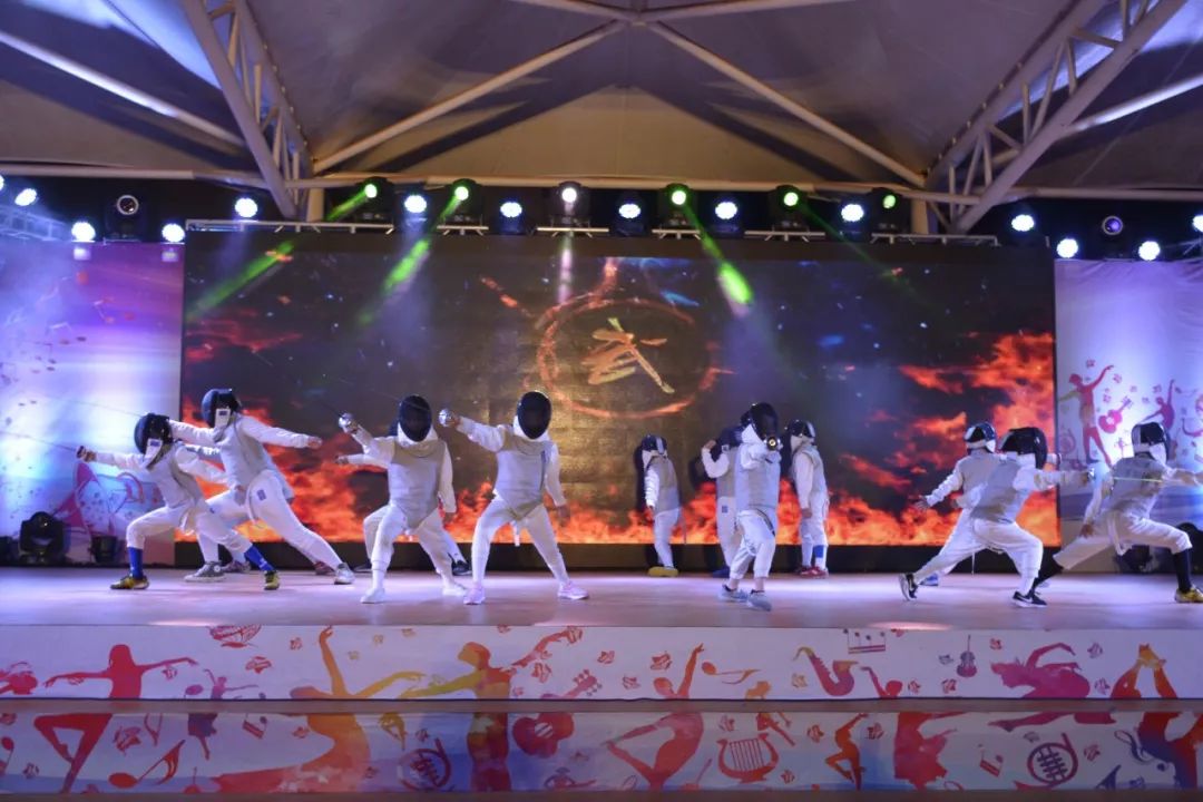 华立中英文学校是不是贵族学校,华立中英文学校升学