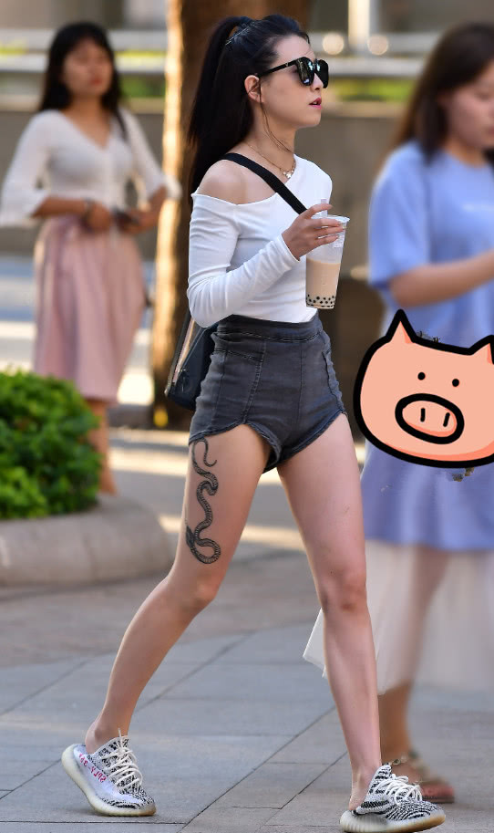 土豪和我有多大区别?我只配穿回力,她却把椰子当拖鞋穿,心塞