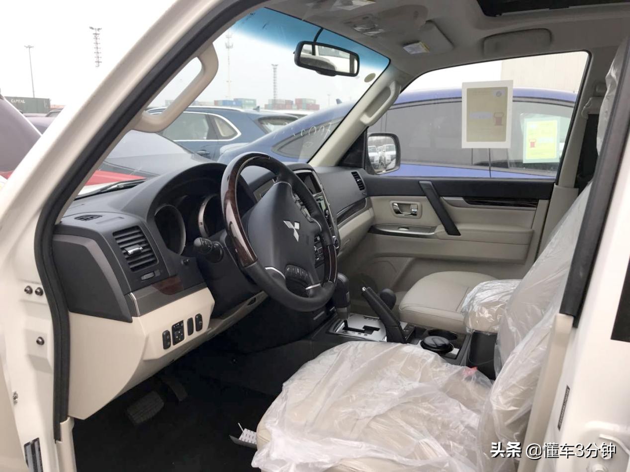 三菱帕杰罗原装进口7座,2.0自吸几万块的帕杰罗