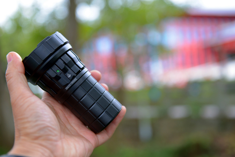 自从拍完这个手电之后,公园里人少了好多