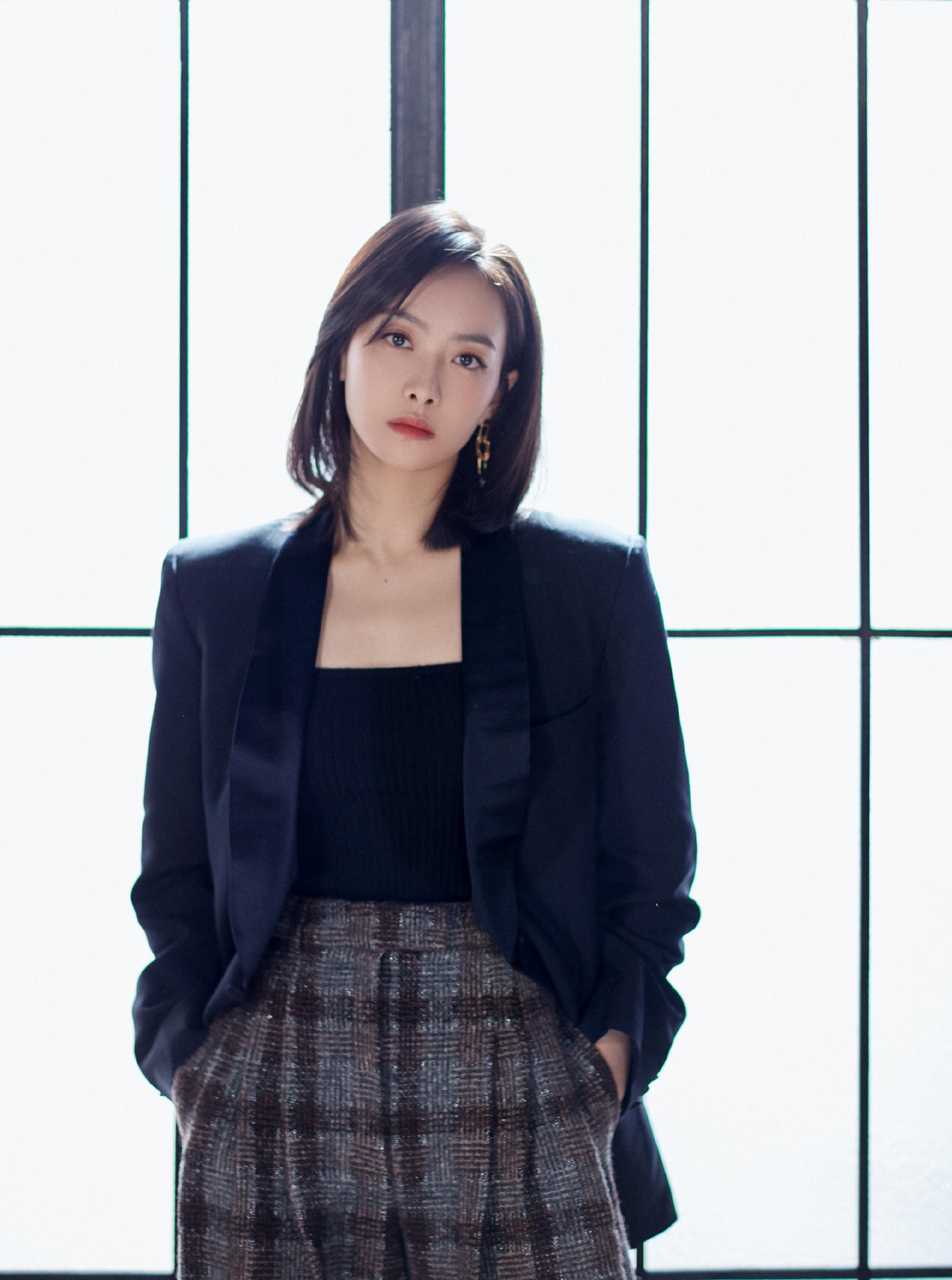 宋茜披针织衫,宋茜身穿紫色外套宋茜霸气上线