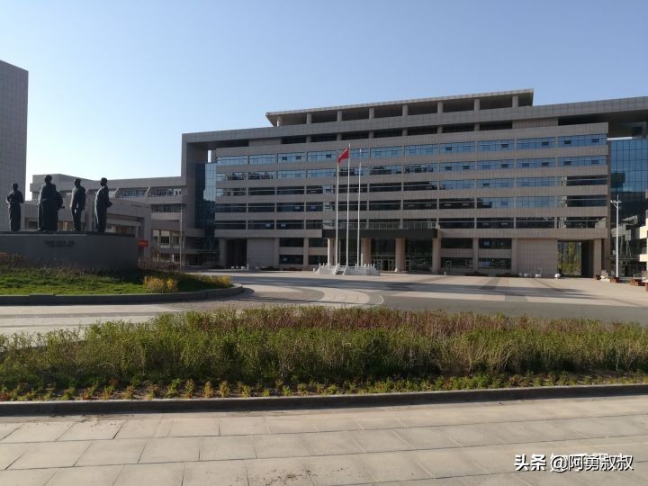 乌鲁木齐市第一职业高级中学,乌鲁木齐市第一中学官网