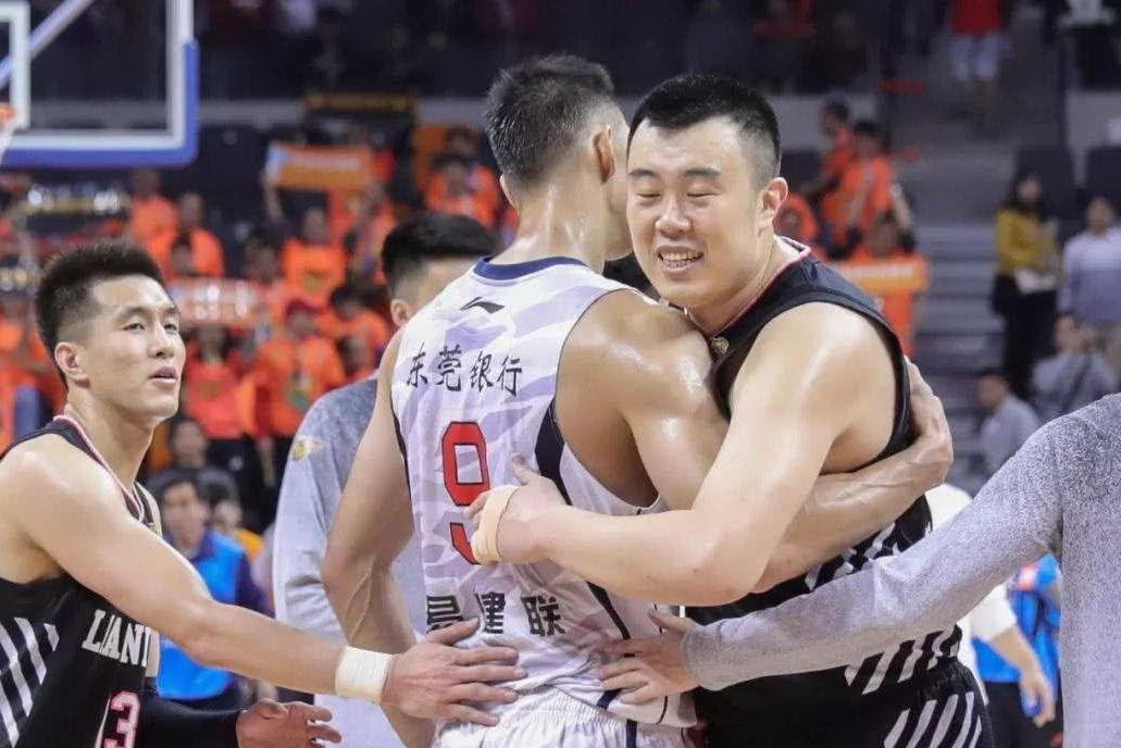 球场上的谦谦君子,韩德君球场上没怕过谁