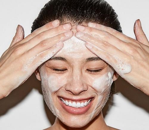 卸妆油对付黑头,家里卸妆产品用完了能用什么卸妆