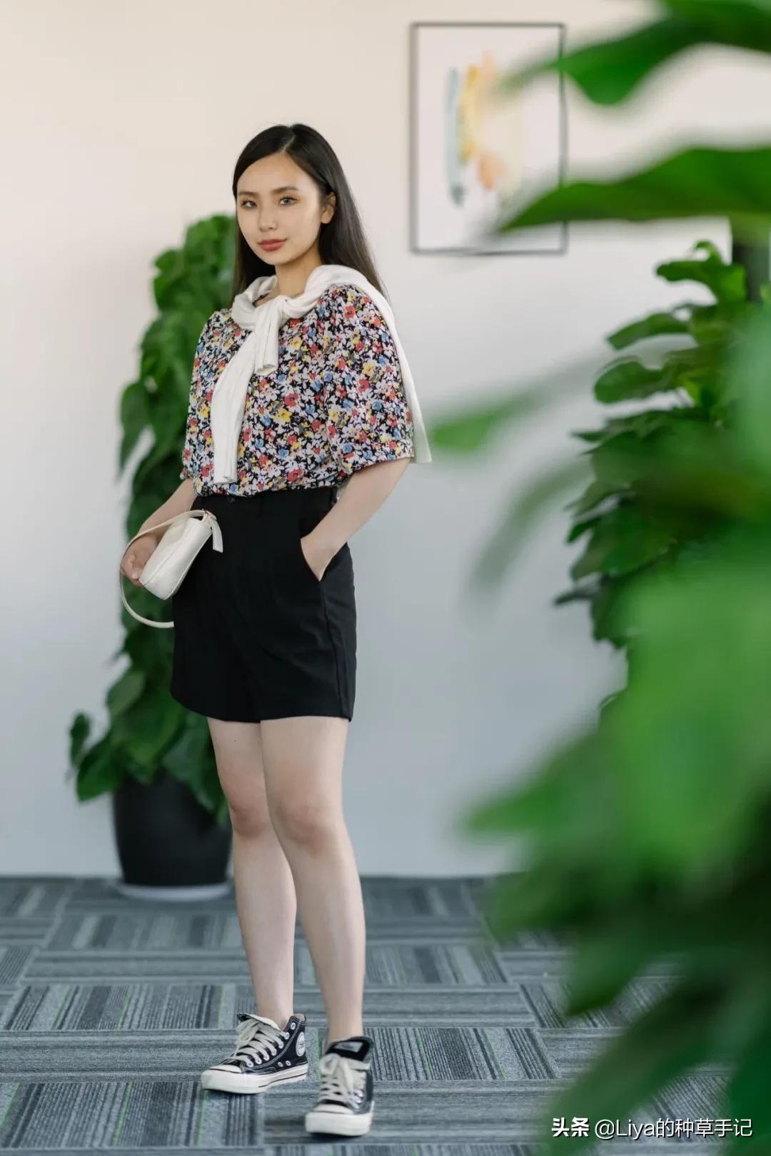 高级旧衣服穿搭技巧,又土又潮的花纹衣服