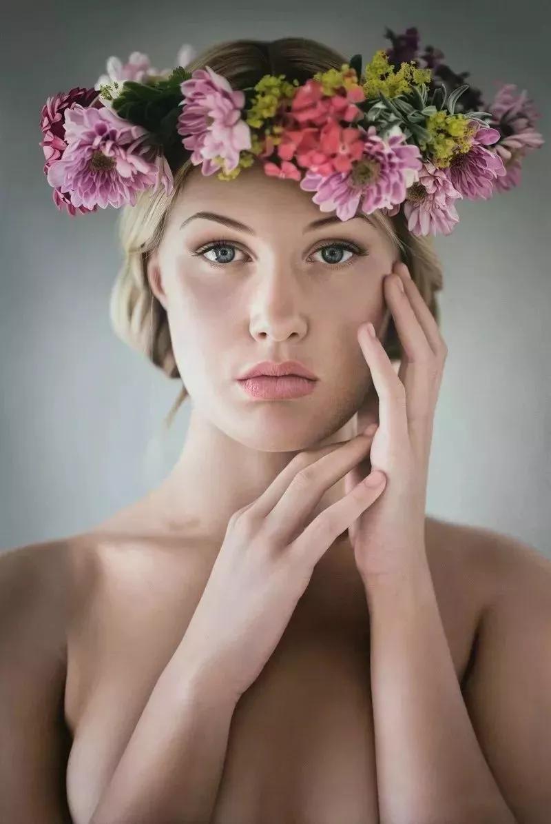 她画的人物栩栩如生用英文怎么说,她画的人物栩栩如生