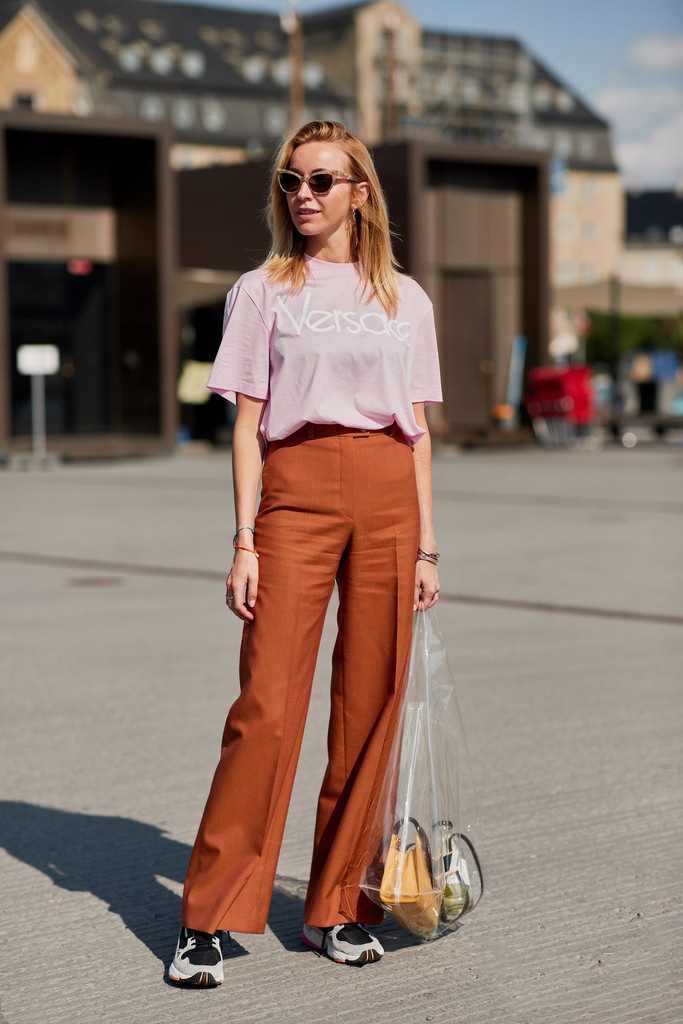 做塑料衣服的小女生,用塑料做女生手工