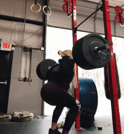 小哥挑战负重跑,负重深蹲杠铃100公斤挑战赛