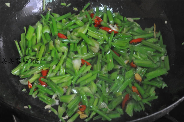 冻虾涮火锅需要怎么处理才不腥,如何煮冻虾不腥又好吃窍门