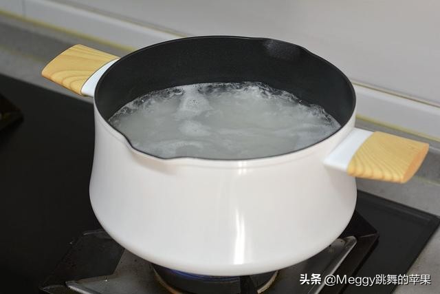 有涂层的锅要不要开锅?简单几步,熬一锅好粥,自带甜味养胃暖身