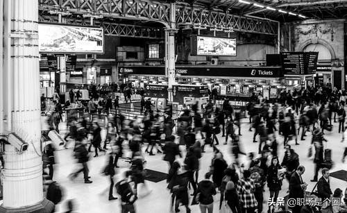 李佳琦直播一天能赚多少钱,李佳琦直播带货能赚多少钱