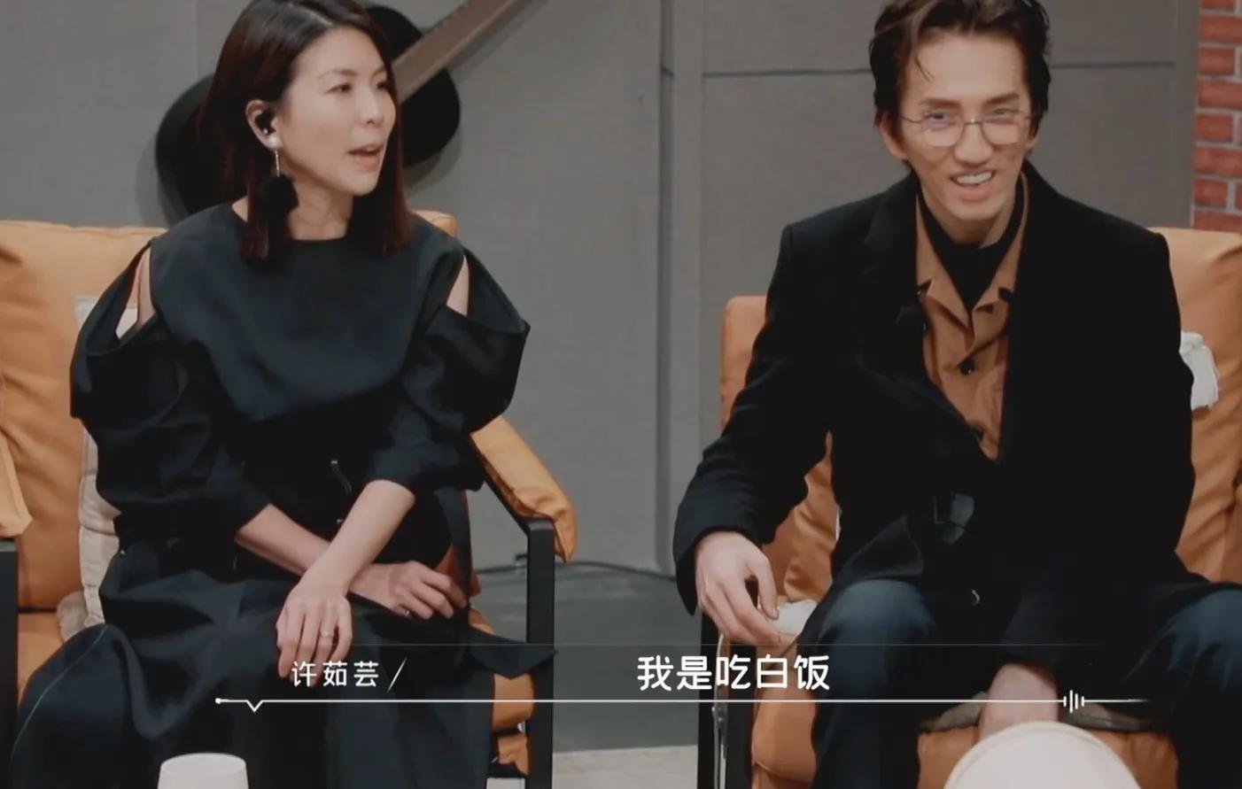 歌手开嗓的奇葩方式：徐小凤喝辣椒油、谭咏麟喝冰水、王爱华喝酒