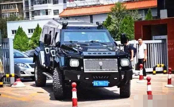 偶遇1500万豪车上牌，油耗达58L，年产仅100台