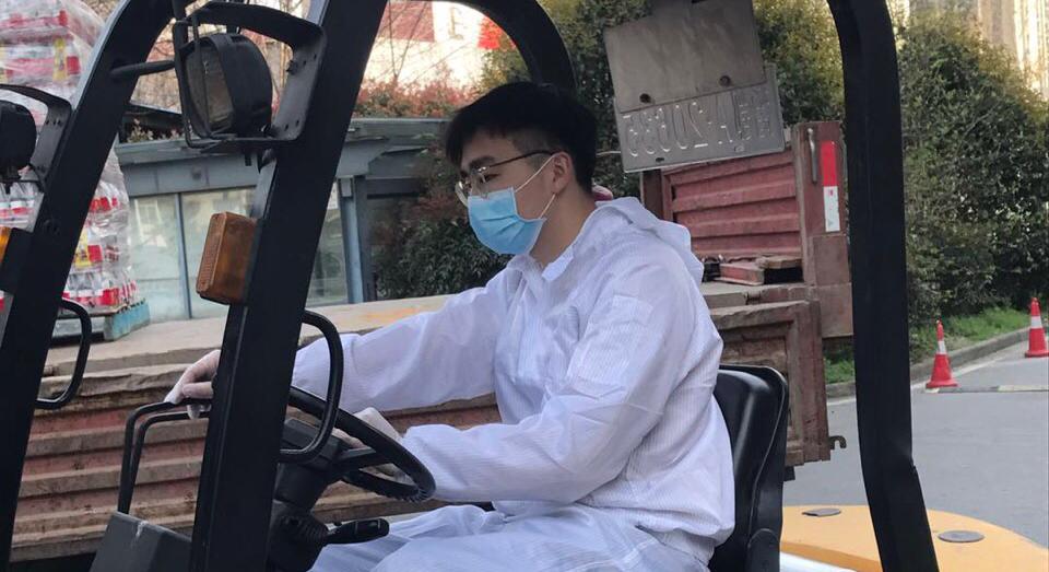 “办法总比困难多！”90后“商超人”坚守保供一线不退缩